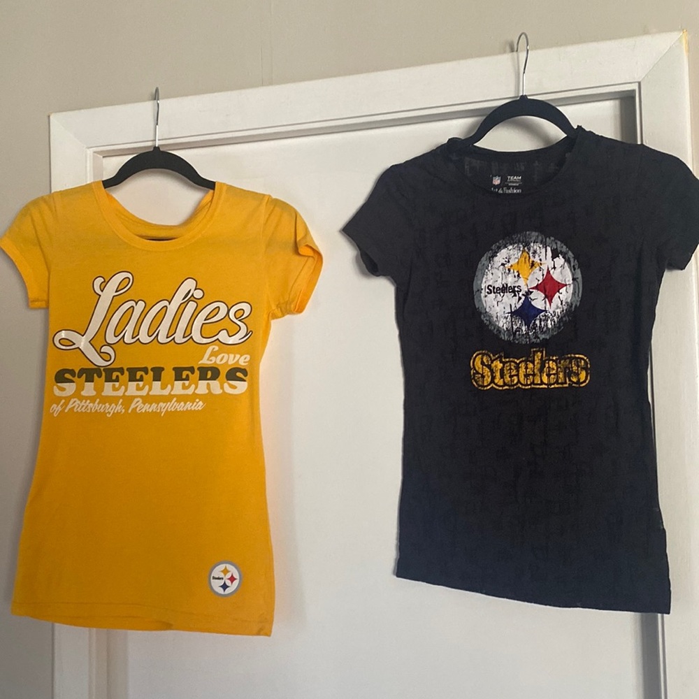 Pittsburg Steelers T-shirts - Size Small